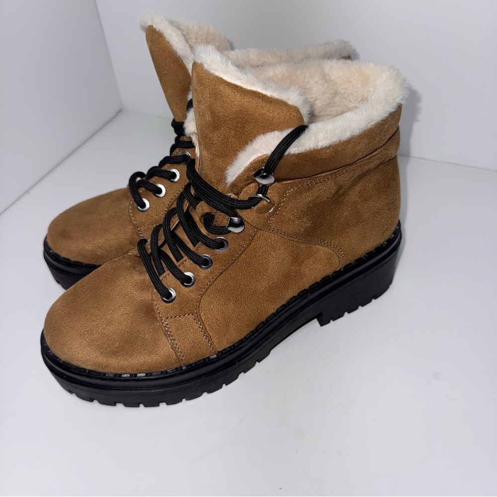 American Eagle Outfitters Tan Lace Up Boots size 7